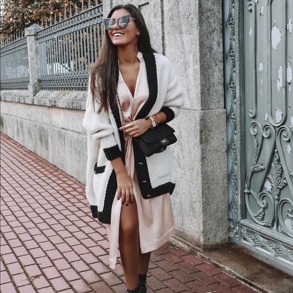 Zara Dresses & Skirts - Zara midi dress